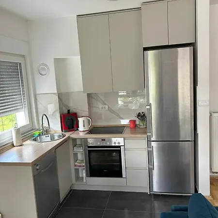 Apartman Lela Apartment *